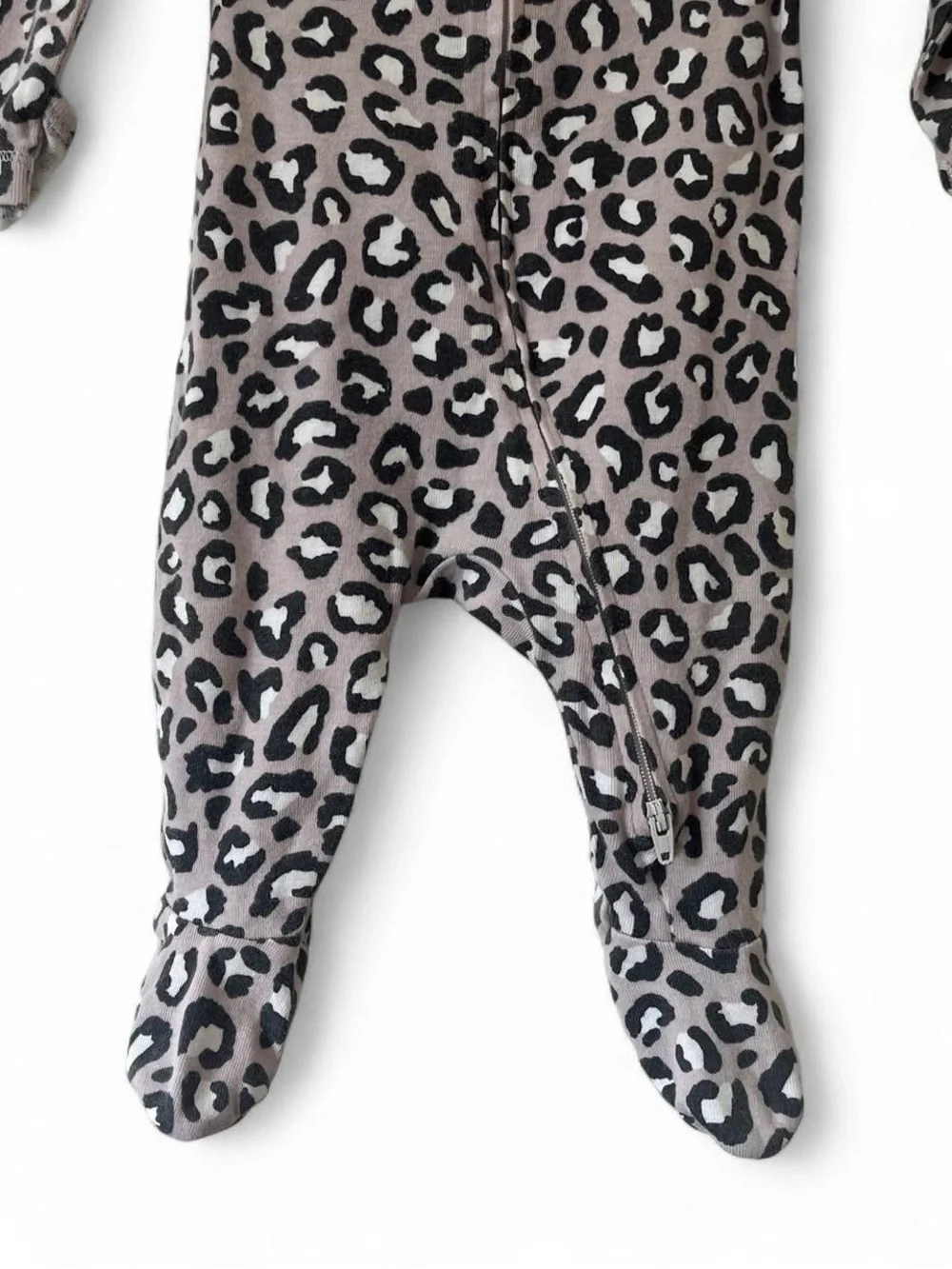 0-3M Girl 100% Cotton Old Navy One Piece Cheetah Print Coverall Sleeper Onesie